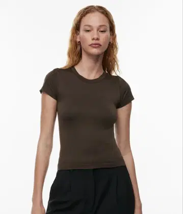 ARITZIA 티셔츠
