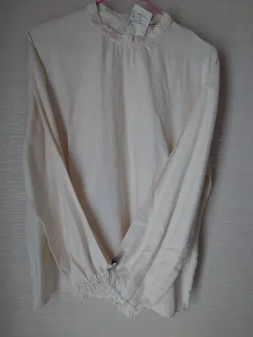 사만사 모스모스. 레이스 스탠드 옷깃 블라우스