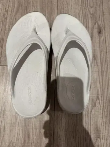 우포스 샌들 38