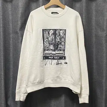 C.E CAVEMPT C.E WHITE TEMPLE CREW NECK
