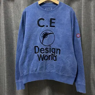 C.E CAVEMPT C.E DESIGN WORLD CREW NECK