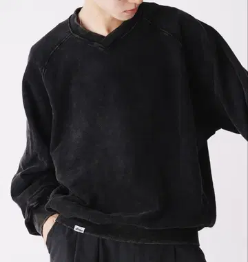 SHALLOW V-NECK RAGLAN SWEAT 래글런 맨투맨