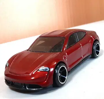핫휠 PORSCHE Taycan Turbo S