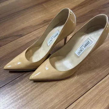JIMMY CHOO 베이지 에나멜 하이힐