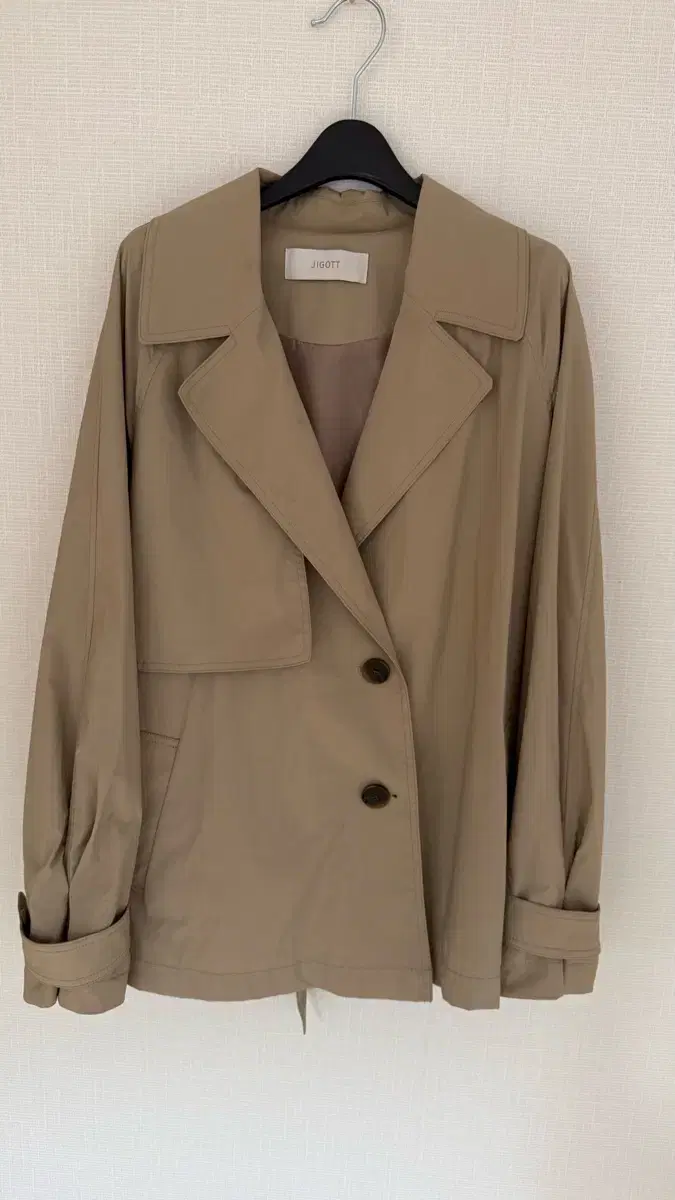 Jigott Short Trench Coat (Like New)