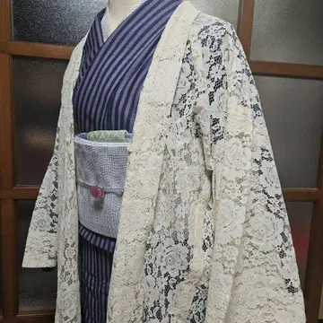 레이스 소재 겉옷 M 사이즈 크림