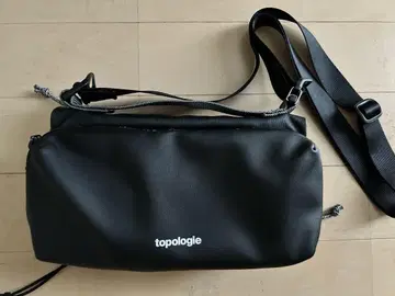 topologie 블랙 숄더백