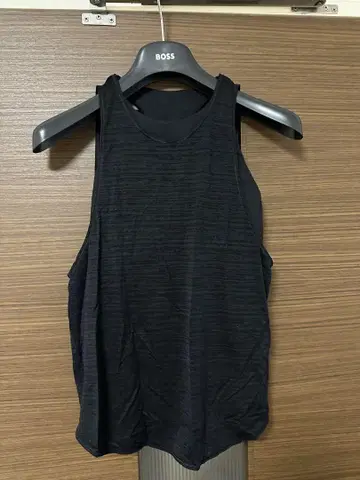 Lululemon 브라가 있는 탱크탑