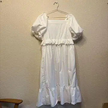 화이트 프릴 오프숄더 롱 원피스