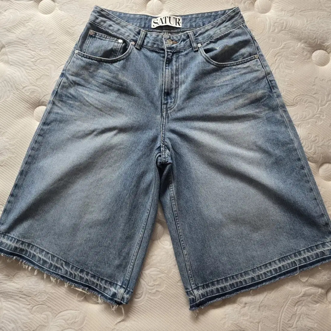 ★SATUR★ Gabon denim bermuda pants light blue SATUR] Gabon Denim Bermuda Pants