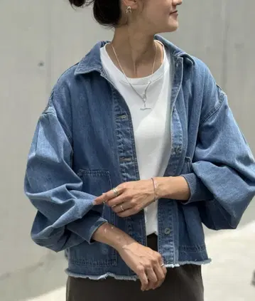 새상품급 비어즐리 FRIPIER 퍼프 소매 데님 자켓