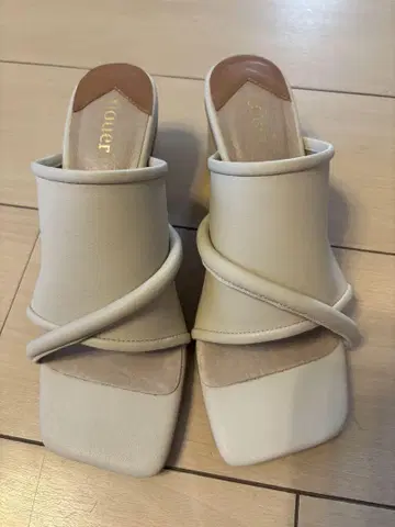 nouer 샌들