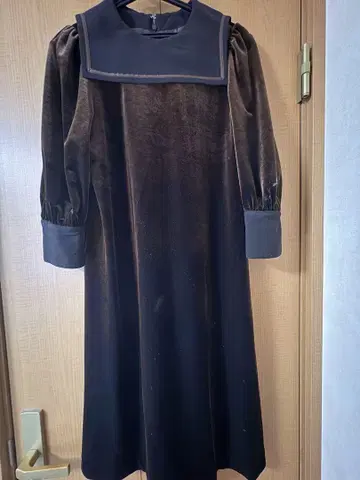 canone 세일러 카라 벨로아 원피스 브라운