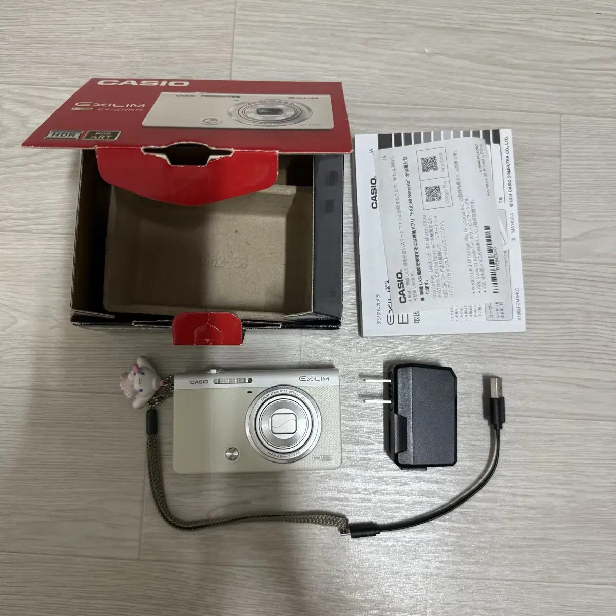 Selfie) Casio Xlim ex zr50 full box