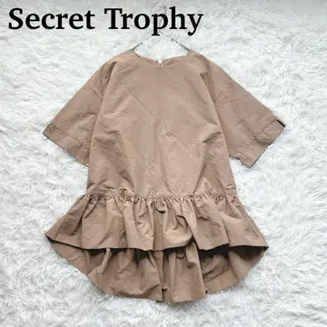 Secret Trophy 페플럼 프릴 탑 베이지 잡지 STORY