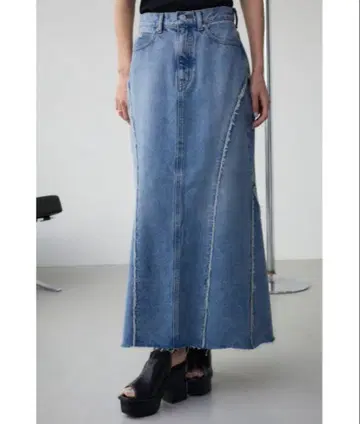 AZUL DENIM 프린지 절개 데님 스커트