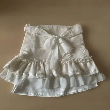 화이트 리본 포함 프릴 스커트