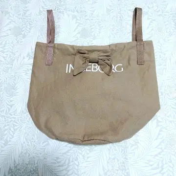 INGEBORG 베이지 리본 포함 버킷형 토트백 새상품급