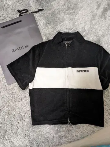 가격 인하 중! 새상품 EMODA 파일 원단 지퍼 상의
