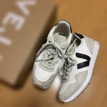 VEJA 스니커즈