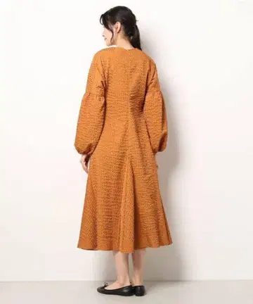 GHOSPELL Ice Waves Midi Dress 주름 가공 원피스