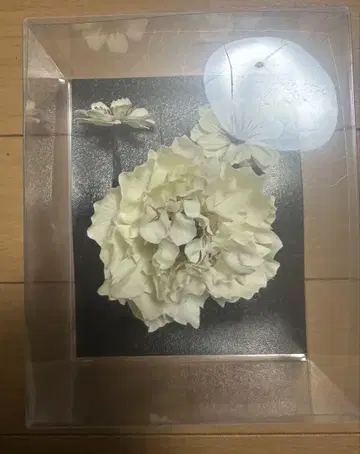 꽃 장식 빈티지 화이트