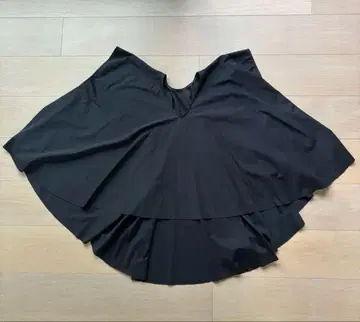 베르메이유 이에나 볼륨 슬리브리스 탑 V넥 블랙