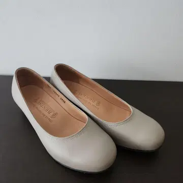베네슈 펌프스 24.0cm