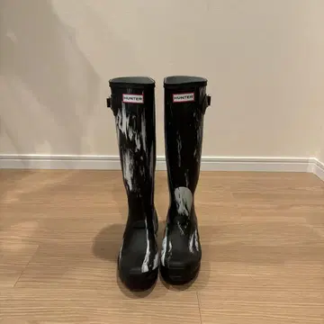 HUNTER 마블 무늬 장화 블랙 화이트