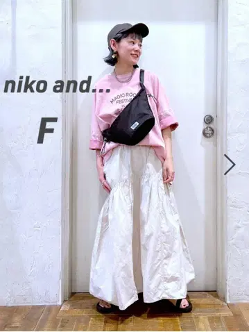 niko and... BIG 모듬 ROCK 티셔츠 핑크 음악 페스티벌