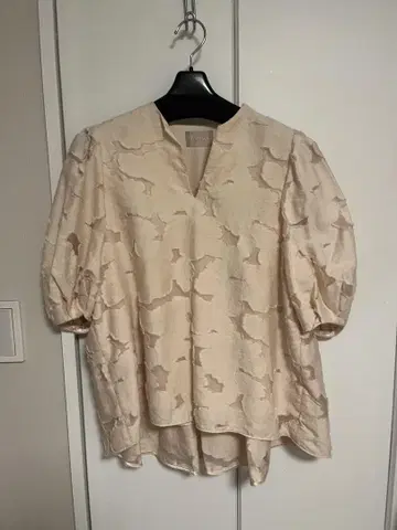 Ballsey 꽃무늬 자수 V 넥 탑
