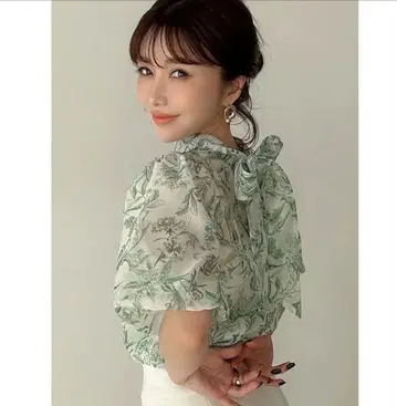 eimy istoire 그린 계열 꽃무늬 반팔 블라우스