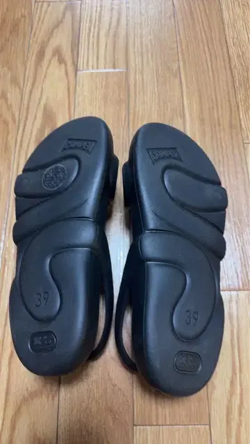 M TO R [캠퍼) COBARAH FLAT WMNS 블랙
