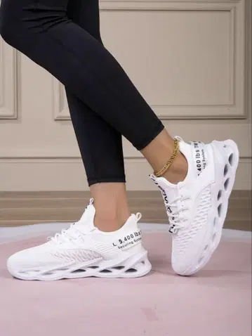 화이트 러닝화 540 lbs