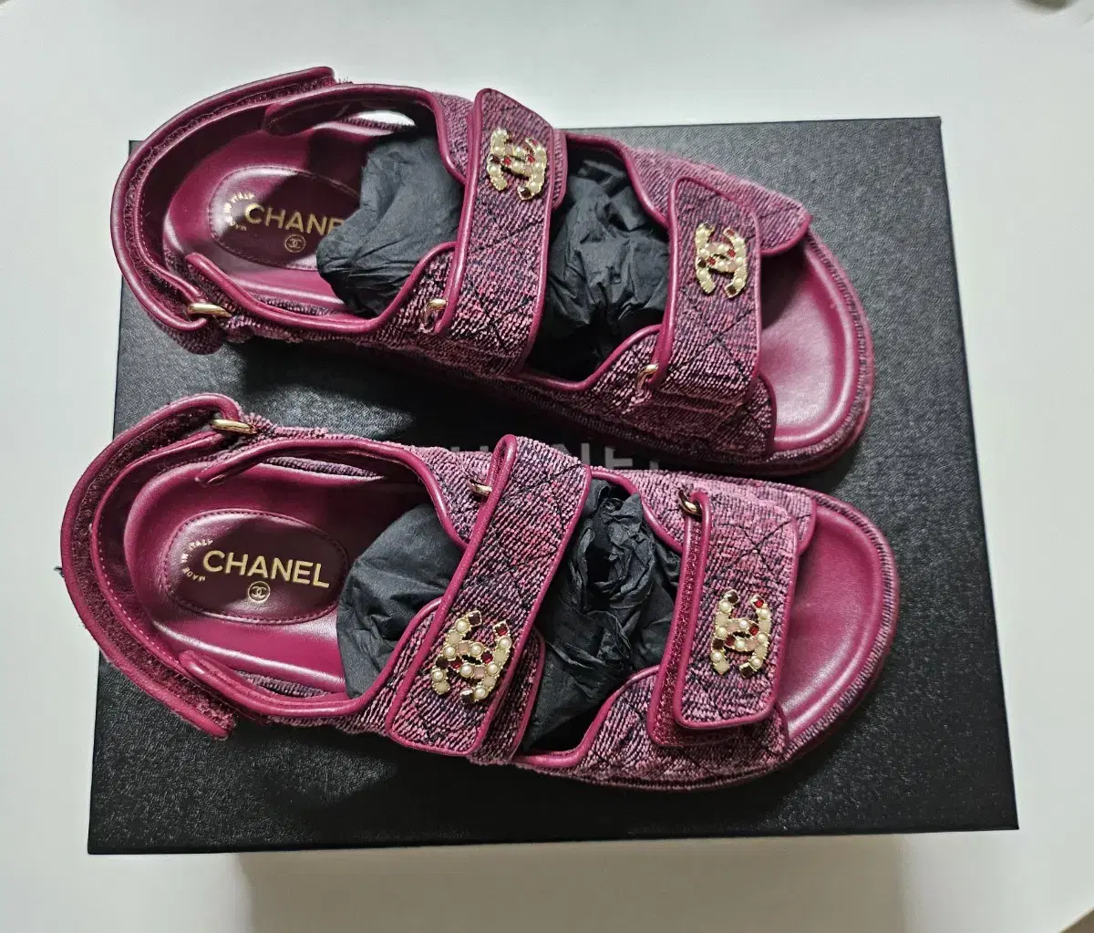 샤넬 G35927 벨크로 샌들 벨벳 버건디 235 사이즈