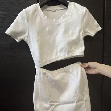 GYDA 화이트 크롭 탑 스커트 셋업