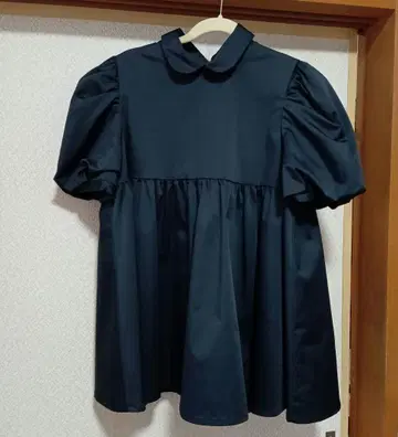 bow.a 보우 퍼프 탑스 네이비