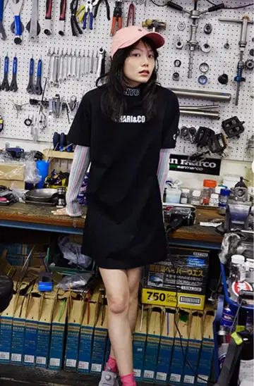 CHARI&CO 블랙 미니 원피스 반팔