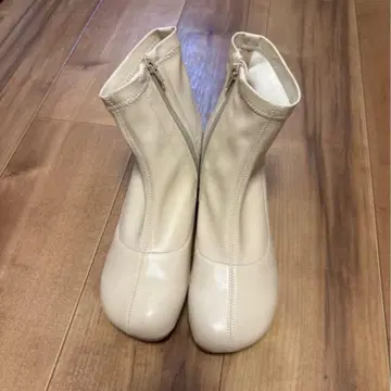 아이보리 지퍼 숏부츠