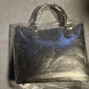 합성 피혁 심플 블랙 토트백