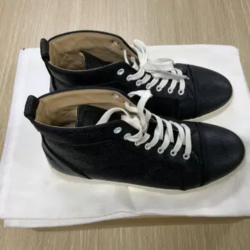 크리스찬 루부탱 블랙 하이컷 스니커즈