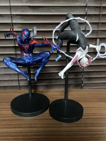 스파이더맨 2099 & 스파이더 그웬 피규어 세트