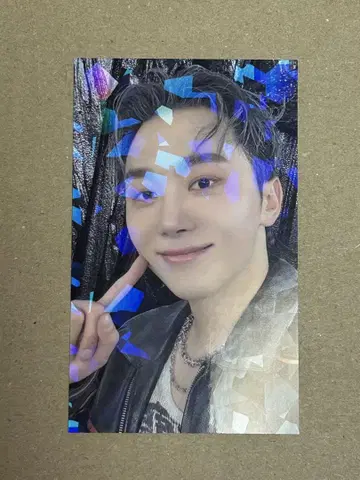 HAPPY BURSTDAY 유니버셜 라키드로 스쿤