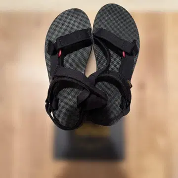 teva 블랙 스트랩 샌들