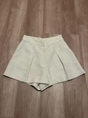 BLONDIE ReLISH 아이보리 플레어 숏 팬츠