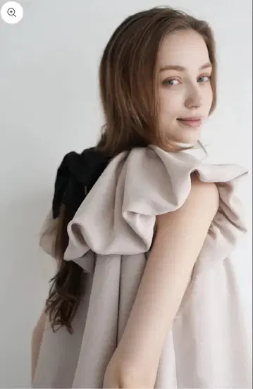 Acka drape volume tops 베이지