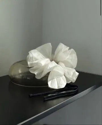 아누크 Velour Ribbon Chouchou 스크런치 화이트