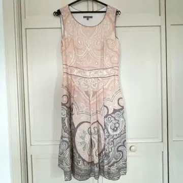 USED Laura Ashley 로라 애슐리 슬리브리스 원피스