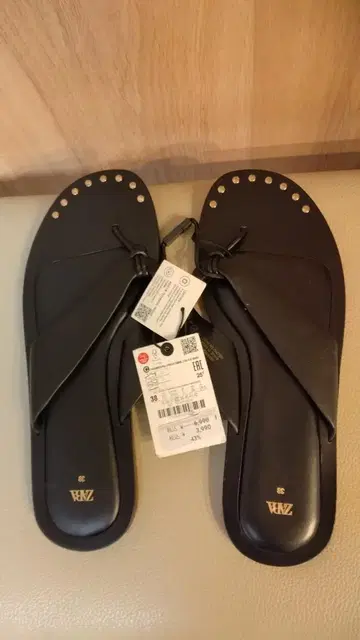새상품 자라 블랙 스터드 샌들