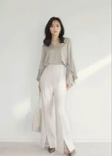 애뉴언스 더블 크로스 핀턱 플레어 슬릿 팬츠